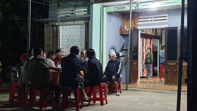 Ghe chở 10 người vượt sông đi cúng đầu năm bị chìm, đã vớt được 3 thi thể, còn 3 người mất tích-7