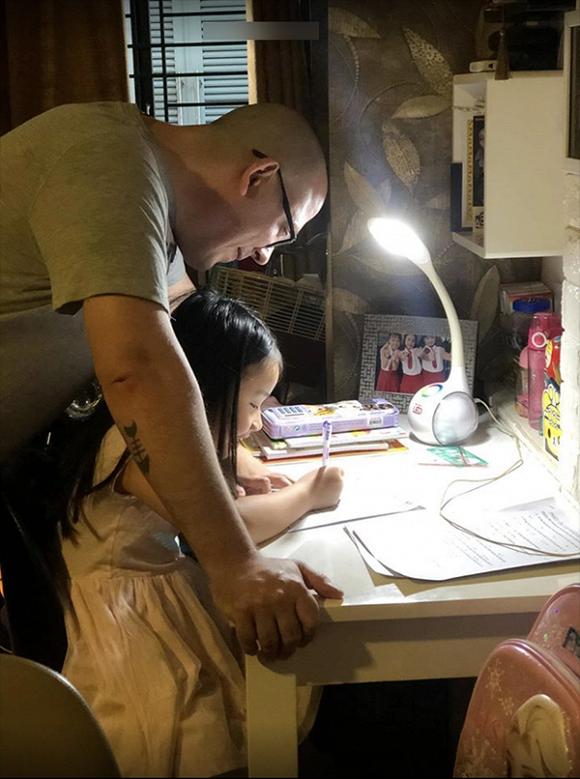 Vợ cũ MC Thành Trung hạnh phúc vì con gái yêu quý bạn trai mới như người thân trong gia đình-2