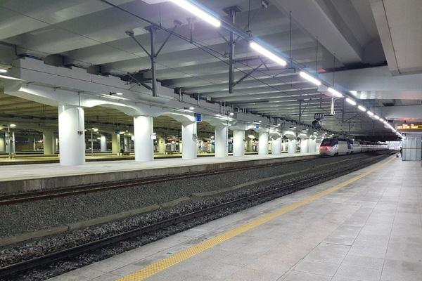 NÓNG: Phó Tổng thống Iran dương tính với virus corona-2