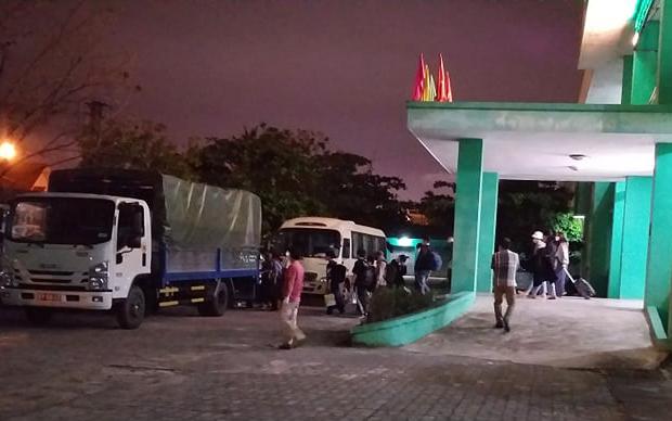 18 khách Hàn Quốc ra sân bay về nước lúc nửa đêm, 2 người xin ở lại-7