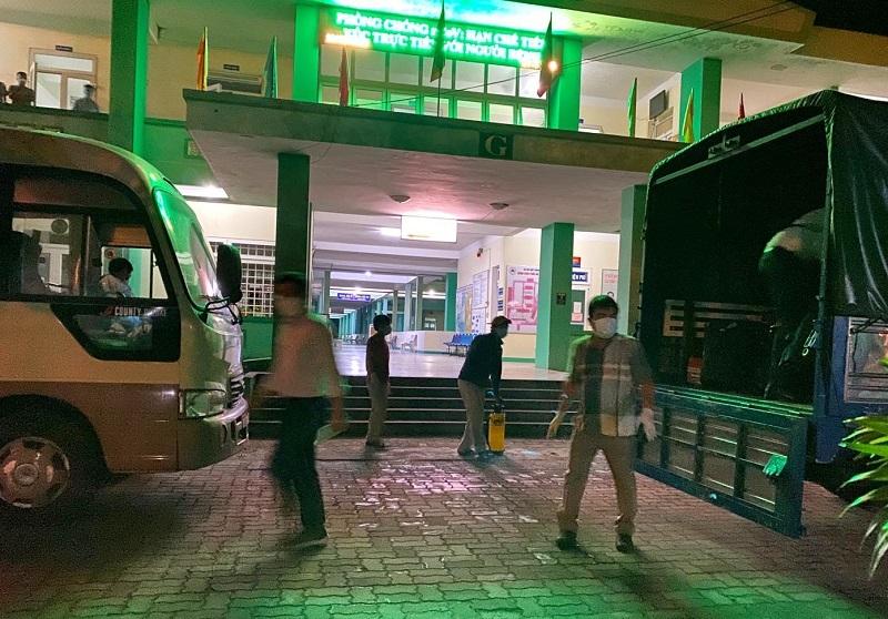 18 khách Hàn Quốc ra sân bay về nước lúc nửa đêm, 2 người xin ở lại-8