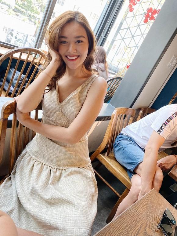 Hơn nửa năm sau đăng quang, Á hậu Tường San ngày càng chuộng style gợi cảm-1