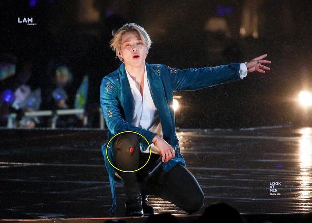 Jimin (BTS) bị rách quần khi quay MV ON-2