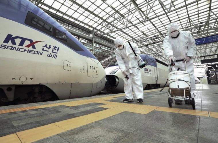 Covid-19 lây lan sang nhiều nước, mấp mé đại dịch-2