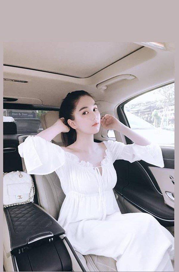 Người đẹp Việt công khai dựa đại gia: Xe sang, hàng hiệu, xây nhà to nhất xã cho bố mẹ-3