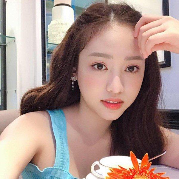 Người đẹp Việt công khai dựa đại gia: Xe sang, hàng hiệu, xây nhà to nhất xã cho bố mẹ-6