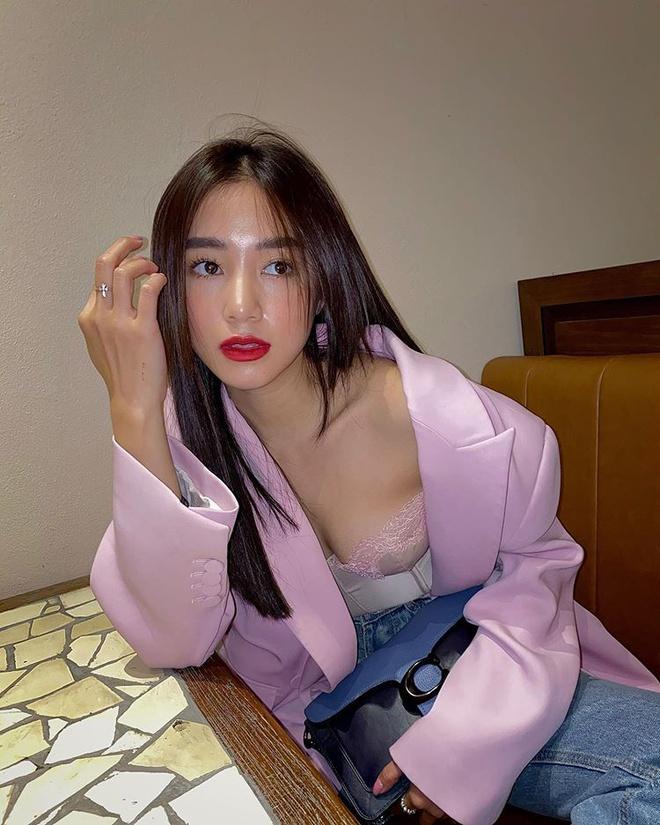 STREET STYLE: Thúy Vi lên đồ như dancer - Chi Pu khoe vòng 1 căng đét-9