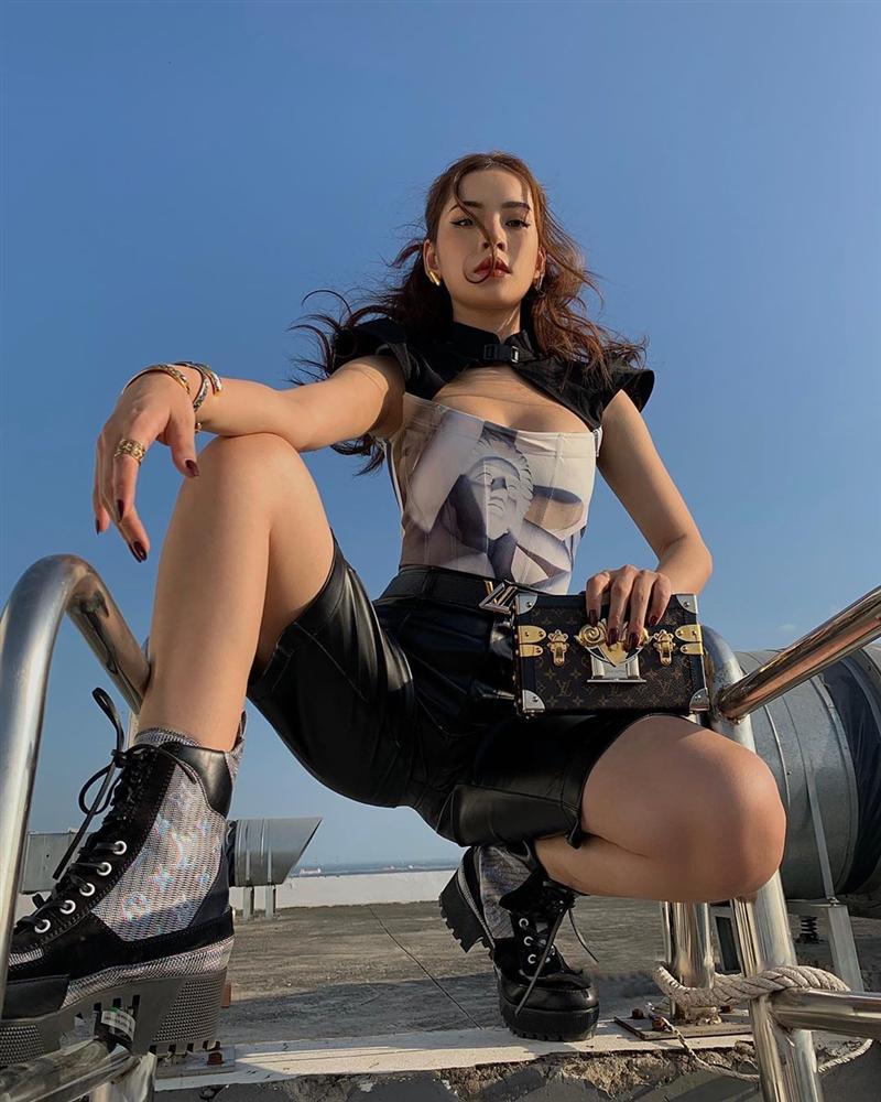 STREET STYLE: Thúy Vi lên đồ như dancer - Chi Pu khoe vòng 1 căng đét-3