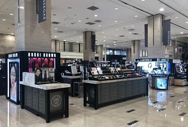 Dân Hàn tranh thủ dịch nCoV để... xếp hàng mua đồ hiệu-3