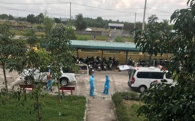 Cô gái trở về từ vùng dịch Hàn Quốc có dấu hiệu sốt, cách ly thêm 16 người-1