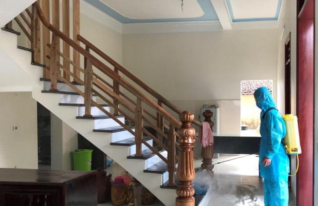 Cô gái trở về từ vùng dịch Hàn Quốc có dấu hiệu sốt, cách ly thêm 16 người-3