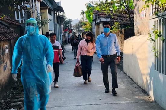 Cô gái trở về từ vùng dịch Hàn Quốc có dấu hiệu sốt, cách ly thêm 16 người