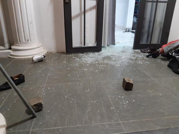 CLip: Nhóm côn đồ cầm hung khí tấn công biệt thự của Chủ tịch công ty bất động sản ở Đà Nẵng-1