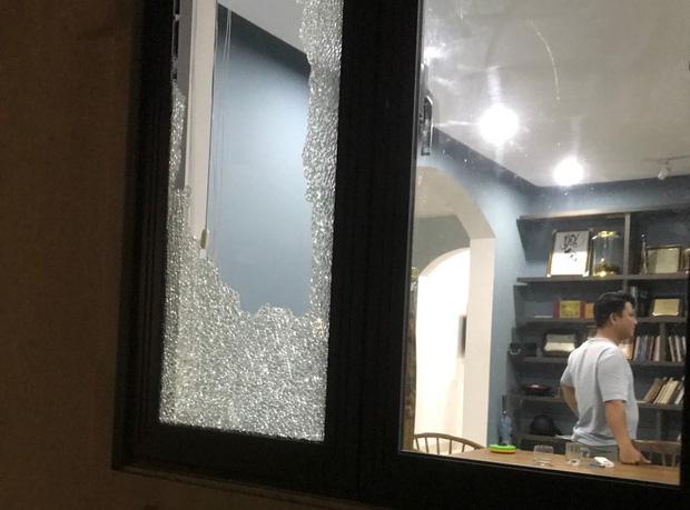 CLip: Nhóm côn đồ cầm hung khí tấn công biệt thự của Chủ tịch công ty bất động sản ở Đà Nẵng-5