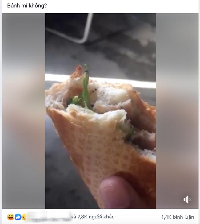 Đang ăn dở chiếc bánh mì, thanh niên hết hồn khi nhìn thấy dị vật lạ bên trong-1