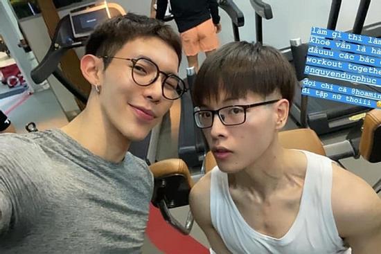Đức Phúc - Erik rủ nhau tập gym, gây chú ý là hai gương mặt nhọn hoắt giống nhau y tạc