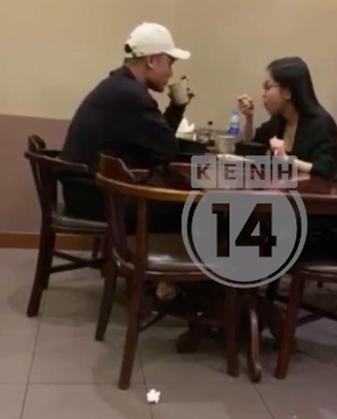 Tỉnh bơ chuyện Quang Hải tái hợp Nhật Lê, cô chủ tiệm nail có hành động khó tin-1