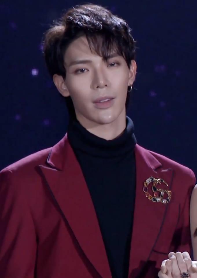 Đức Phúc - Erik rủ nhau tập gym, gây chú ý là hai gương mặt nhọn hoắt giống nhau y tạc-4