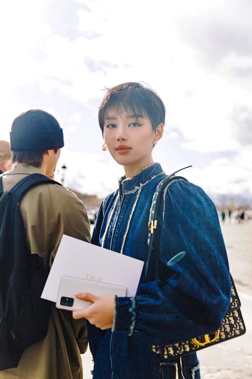 Đụng hàng jumpsuit, Châu Bùi thất thế trước Khánh Linh vì chiều cao lẫn cách mix đồ-1