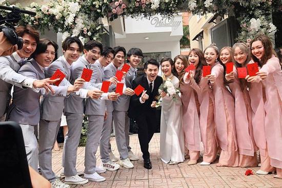 Hiếm hoi Vbiz có tới 4 nghệ sĩ cùng 1 công ty 'dứt áo ra đi' vẫn giữ được quan hệ 'cơm lành canh ngọt'