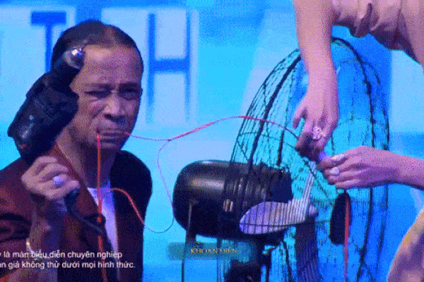 Người đàn ông dùng miệng làm dây dẫn điện, kết quả phía sau mới gây sốc