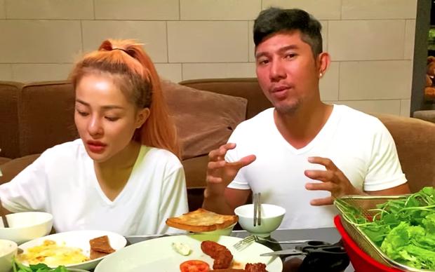 Ngân 98 và người tình tự vạch áo cho người xem lưng khi nhắc lại chuyện bị tố ở bẩn, quỵt tiền thuê nhà-1