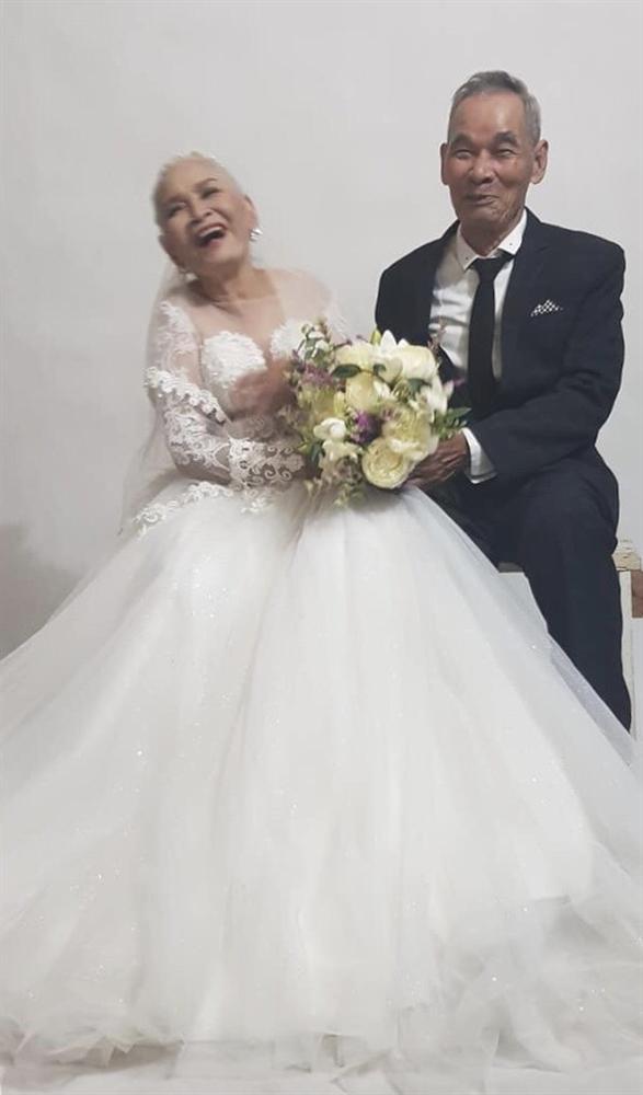 Bộ ảnh cưới đặc biệt của hai cụ già U80 khiến dân mạng nhiệt tình thả tim-2