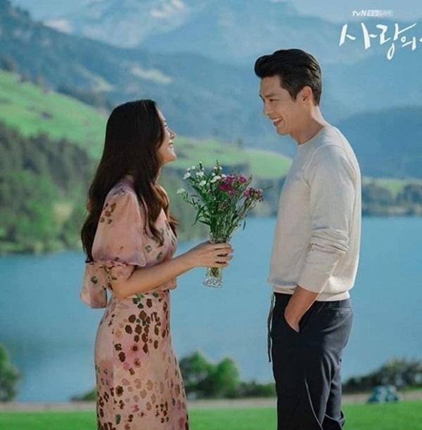 Cứ ngỡ thuyền Hyun Bin và Son Ye Jin đã chìm nhưng lại xuất hiện trăm kiểu ảnh, một ánh mắt si tình chàng nhìn nàng khó chối cãi-8
