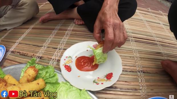 Vừa ra clip mới, bà Tân Vlog lại làm người xem hoang mang khi kết hợp món ăn cực khó hiểu-4