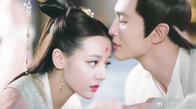 Địch Lệ Nhiệt Ba được khen khi đóng cảnh nóng trong Chẩm thượng thư-7