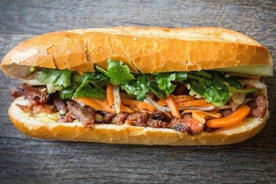 Làm bánh mì thập cẩm hấp dẫn như ngoài tiệm