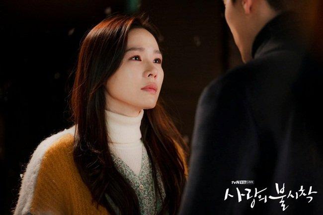 Tặng 2 tỷ đồng cho người dân tâm dịch COVID-19, chị đẹp Hạ Cánh Nơi Anh giàu cỡ nào?-1