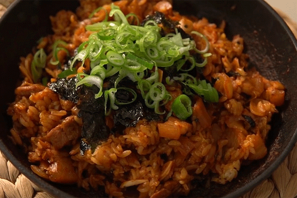 Cách muối kim chi dự trữ cho những ngày hạn chế ra đường-1