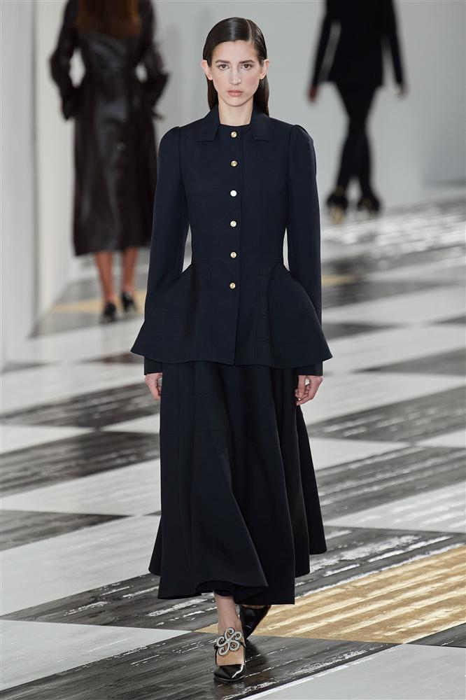 Mũ bóng đèn, áo blazer lửng và loạt xu hướng lên ngôi năm nay-12