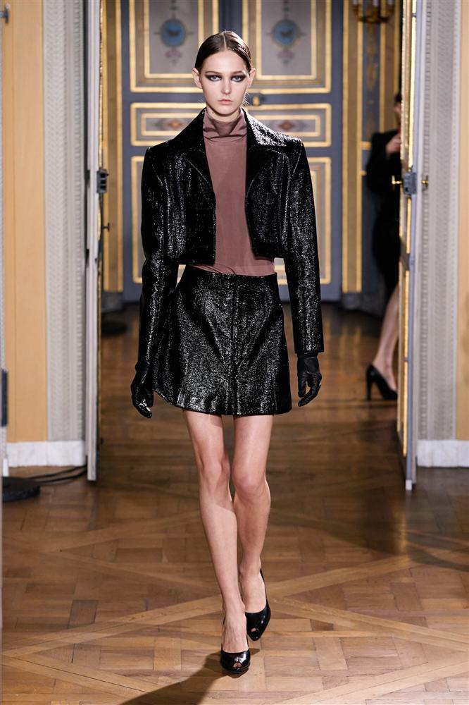 Mũ bóng đèn, áo blazer lửng và loạt xu hướng lên ngôi năm nay-20