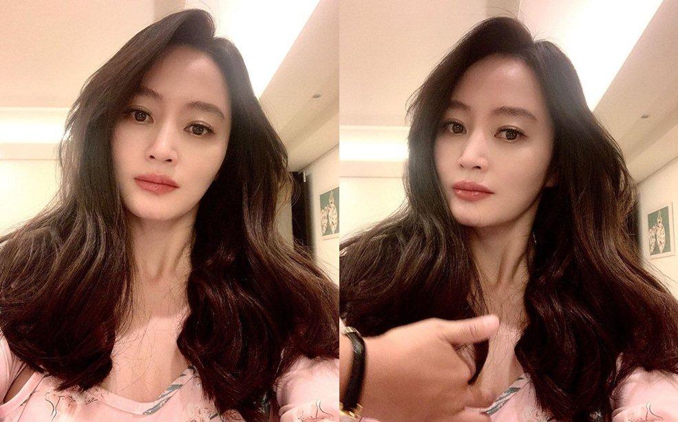 Mới đây, nữ diễn viên nổi tiếng xứ Hàn Kim Hye Soo chính thức mở tài khoản Instagram cá nhân. Trong những hình ảnh được đăng tải, mỹ nhân 50 tuổi khoe vẻ đẹp trẻ trung, quyến rũ cùng mái tóc dài bồng bềnh. Trước đó 