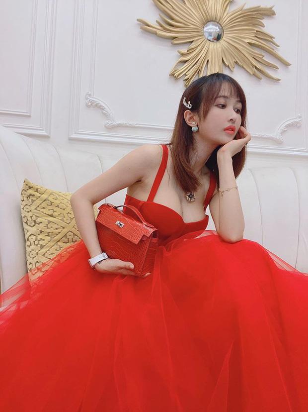 Có một kiểu người như vợ đại gia Minh Nhựa - Mina Phạm: Vòng 1 biến hoá khôn lường, lúc phẳng phiu khi đầy đặn-2