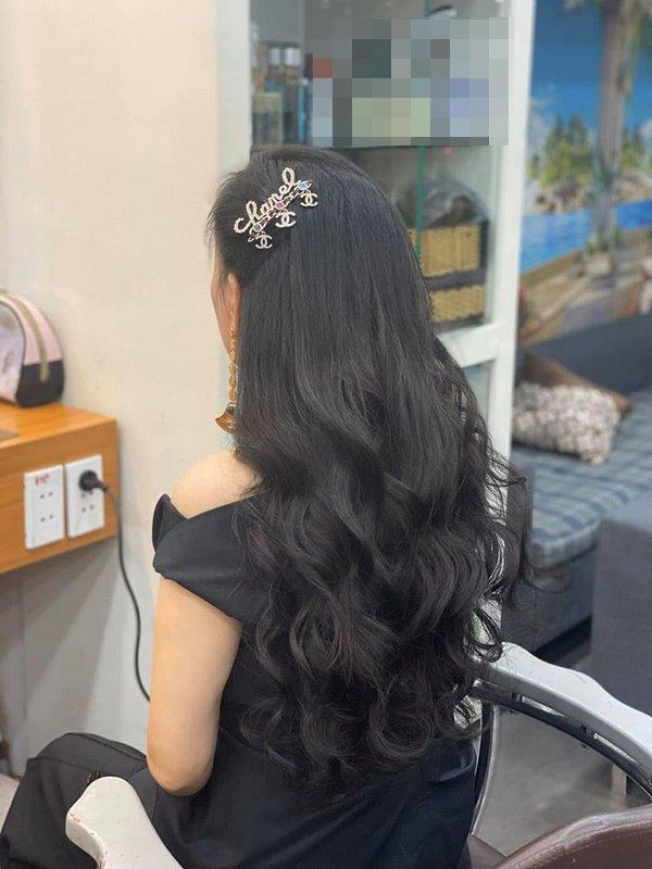 Chụp hình khoe mái tóc đen tuyền chưa từng nhuộm, Phượng Chanel nhận cơn mưa lời khen-3