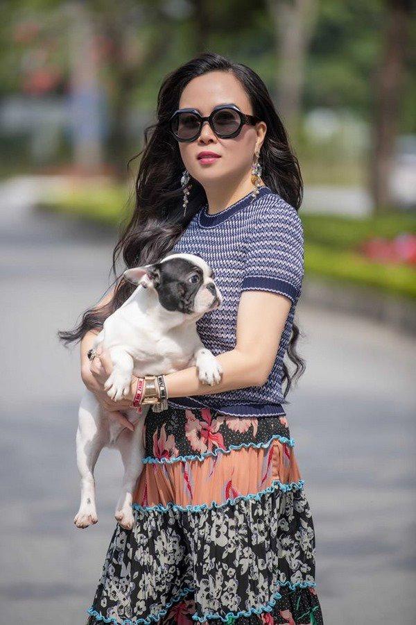 Chụp hình khoe mái tóc đen tuyền chưa từng nhuộm, Phượng Chanel nhận cơn mưa lời khen-4