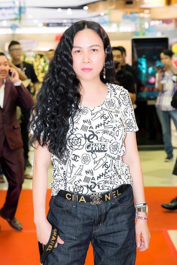 Chụp hình khoe mái tóc đen tuyền chưa từng nhuộm, Phượng Chanel nhận cơn mưa lời khen-8