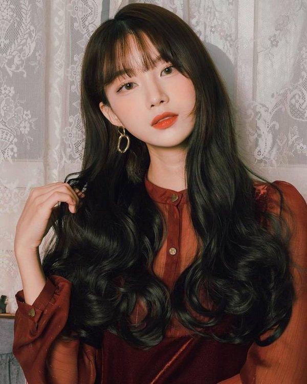 Chụp hình khoe mái tóc đen tuyền chưa từng nhuộm, Phượng Chanel nhận cơn mưa lời khen-12