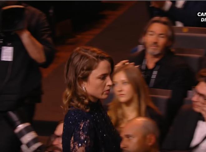 Dàn sao thấy nhục nhã và bỏ về khi đạo diễn bị tố ấu dâm thắng giải-1