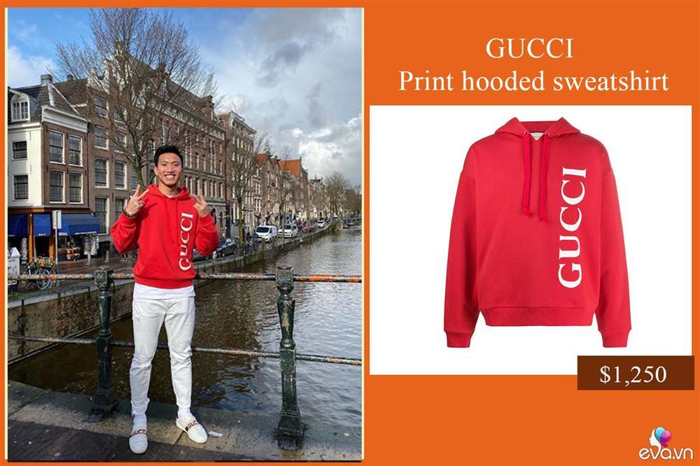 Vừa được đá chính, Văn Hậu đã lên đồ sang chảnh với cả cây Gucci dạo phố Hà Lan-1