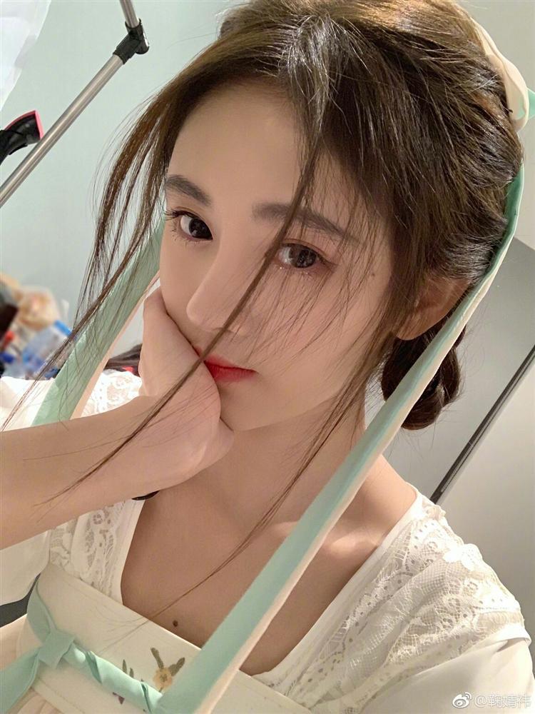 Mỹ nữ 4000 năm có một Cúc Tịnh Y lộ ảnh quá khứ lạ hoắc, nghi lột xác bằng dao kéo-10