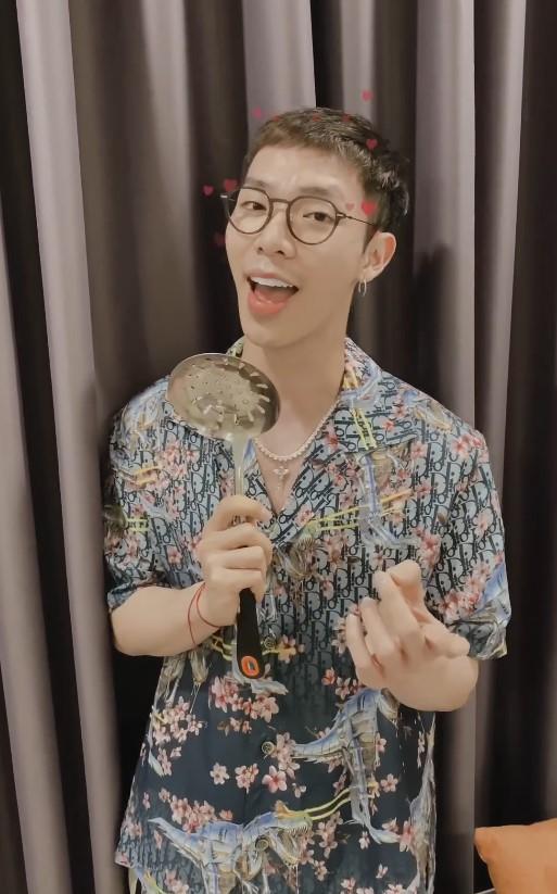 Erik cover Hơn Cả Yêu của Đức Phúc, fan soi điểm chung hài hước không hẹn mà gặp-2