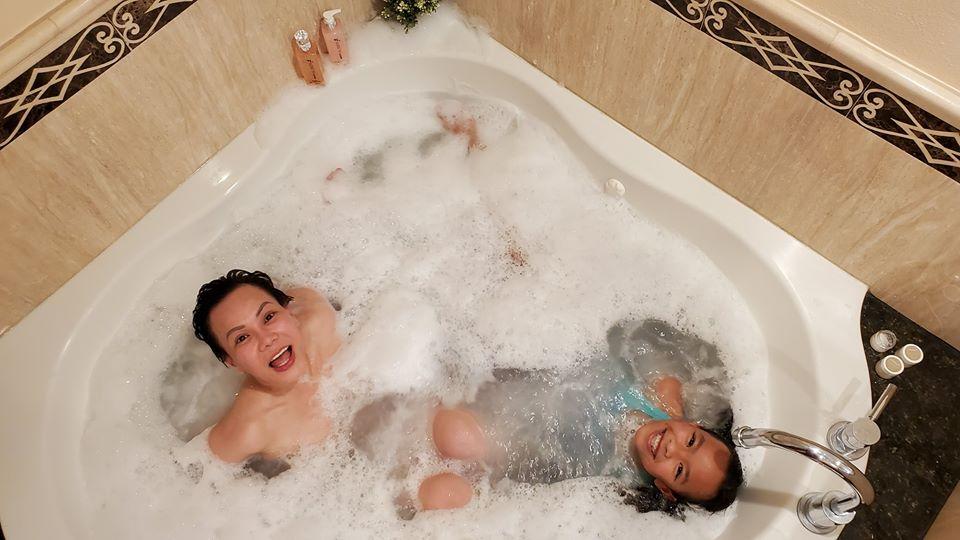 Ông xã tiết lộ hình ảnh nóng bỏng hiếm thấy của danh hài Việt Hương-1