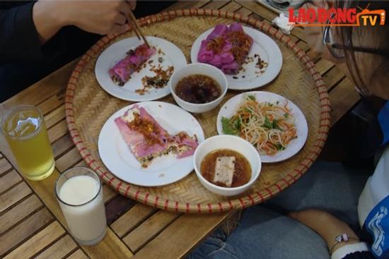 Độc đáo bánh cuốn thanh long hút khách Hà Nội