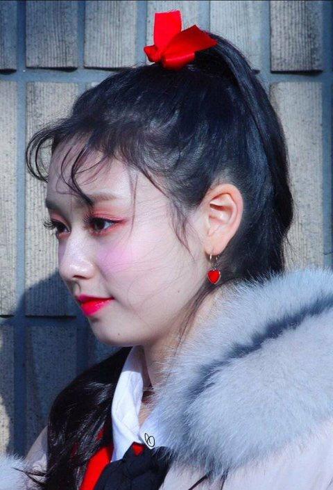 Vì sao HyunA và dàn ca sĩ Hàn phải trang điểm đậm khi lên sân khấu?-2