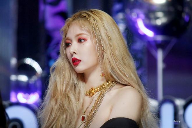 Vì sao HyunA và dàn ca sĩ Hàn phải trang điểm đậm khi lên sân khấu?-3