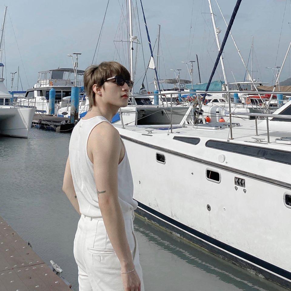 Đăng loạt ảnh chất hơn nước cất, ai ngờ Sơn Tùng bị hàng trăm fans chê vòng 3 kém sexy-4